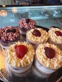 Mono strawberry cake